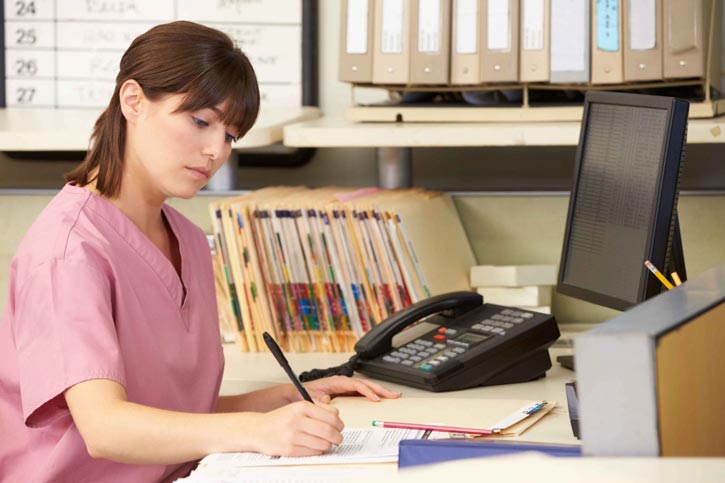 How to Become a Health Information Technician